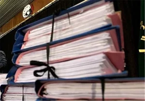 حکم جلب سیار آقای “ح.خ” از مدعیان طب سنتی صادر شد/ کلاهبرداری دلاری با تأسیس دانشگاه جعلی/ تصاویر اسناد